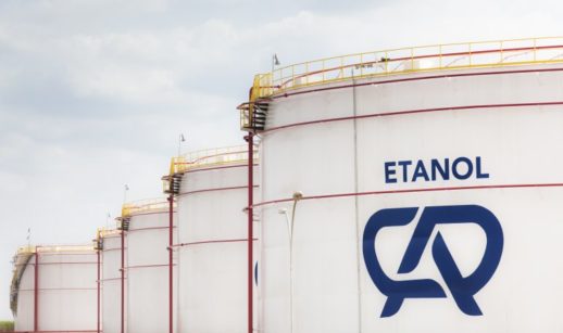 Tanques de etanol da Copersucar, que criou a joint venture Evolua com a Vibra Energia, na cor branca