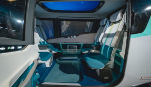 Interior da cabine do carro voador da Eve, da Embraer