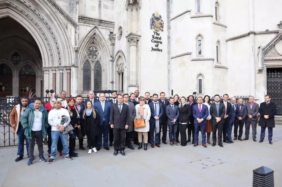 Advogados e representantes das vítimas da tragédia de Mariana (MG), em Londres, na Inglaterra | Foto: PGMBM/Divulgação