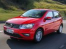 Volkswagen Gol na cor vermelha, em movimento, alusivo à liderança dos carros mais vendidos do Brasil em junho
