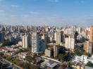 Aérea de prédios em São Paulo, alusivo ao financiamento imobiliário