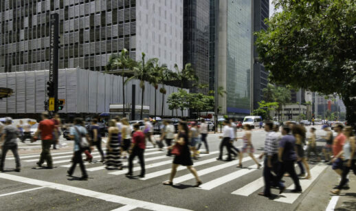 Pessoas andando na Paulista
