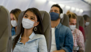 Máscaras de proteção em avião