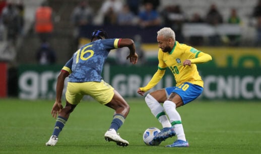 Neymar dribla adversário da Colômbia