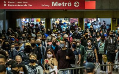 Máscaras no Metrô