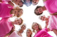 Câncer de mama outubro rosa: mulheres de rosa
